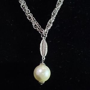 Faux pearl silver chained necklace